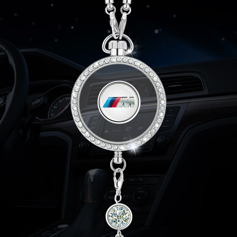Pandantiv cu logo pentru aromaterapie auto, realizat din metal și diamante