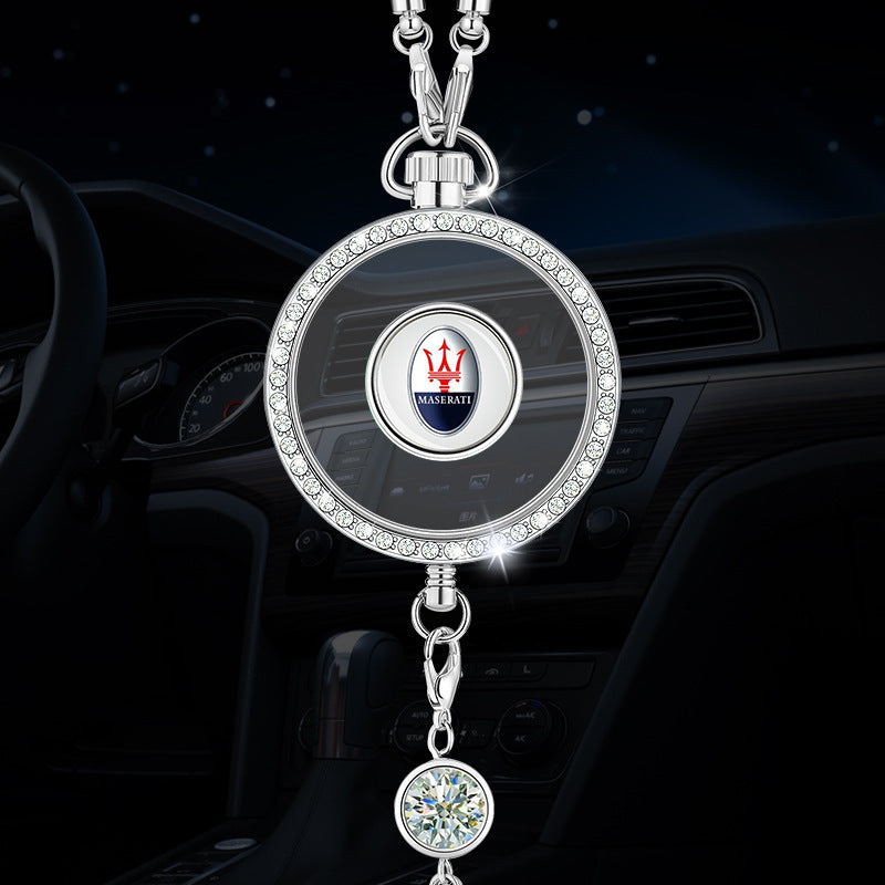 Pandantiv cu logo pentru aromaterapie auto, realizat din metal și diamante