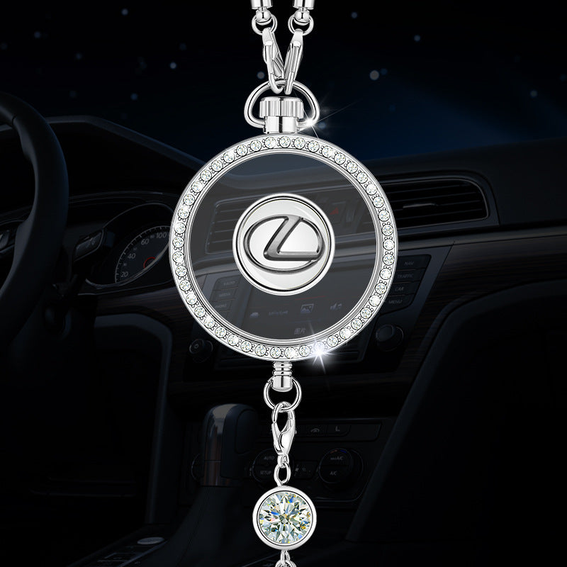 Pandantiv cu logo pentru aromaterapie auto, realizat din metal și diamante