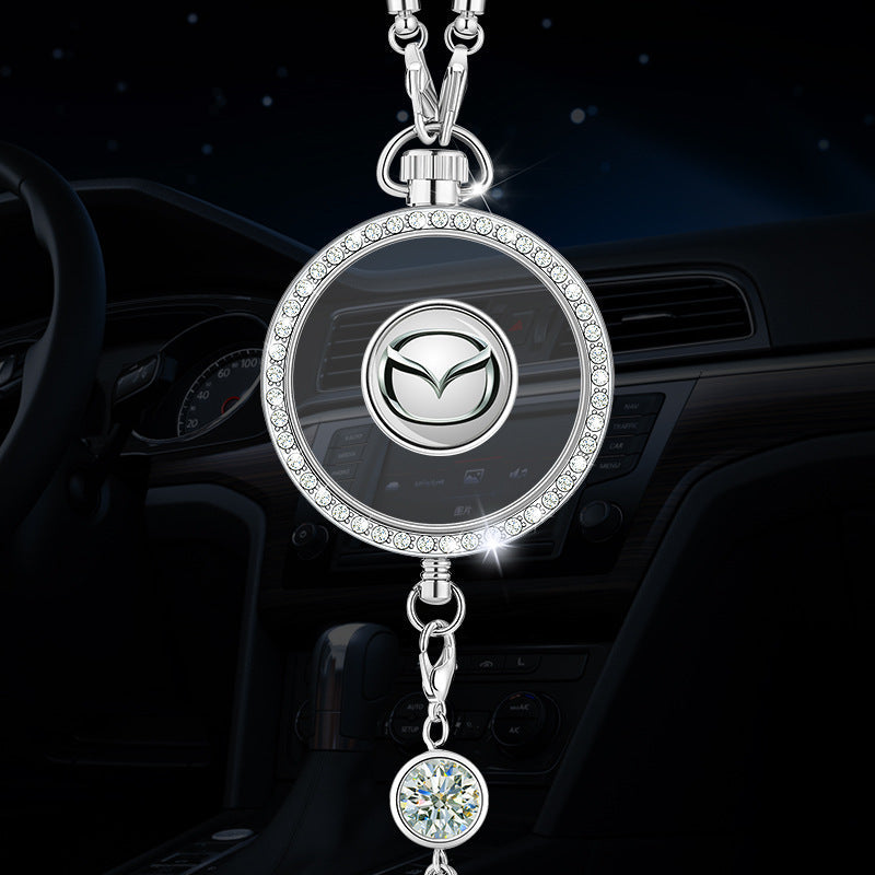 Pandantiv cu logo pentru aromaterapie auto, realizat din metal și diamante