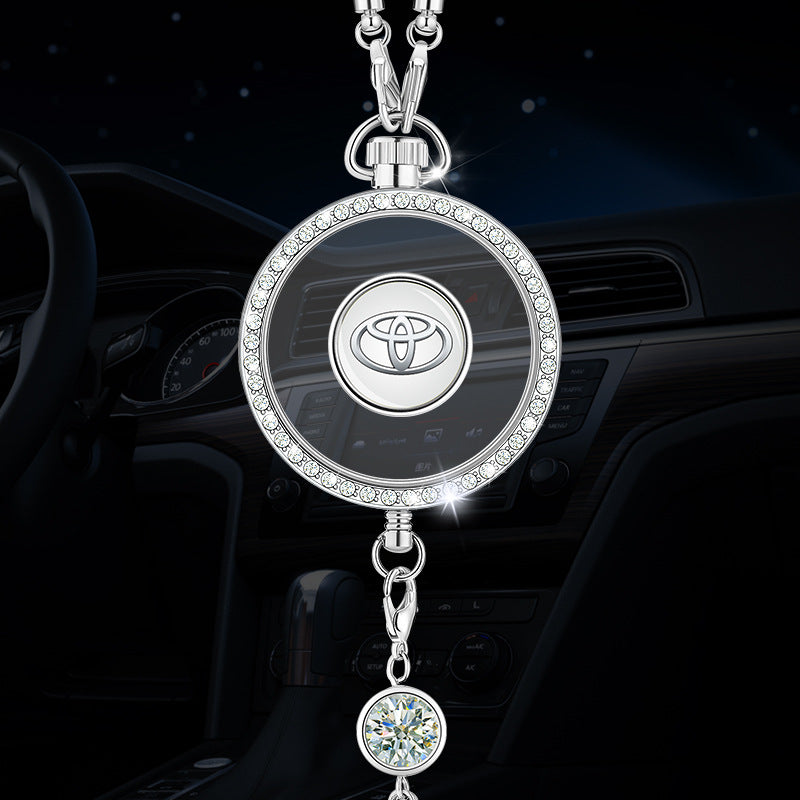 Pandantiv cu logo pentru aromaterapie auto, realizat din metal și diamante